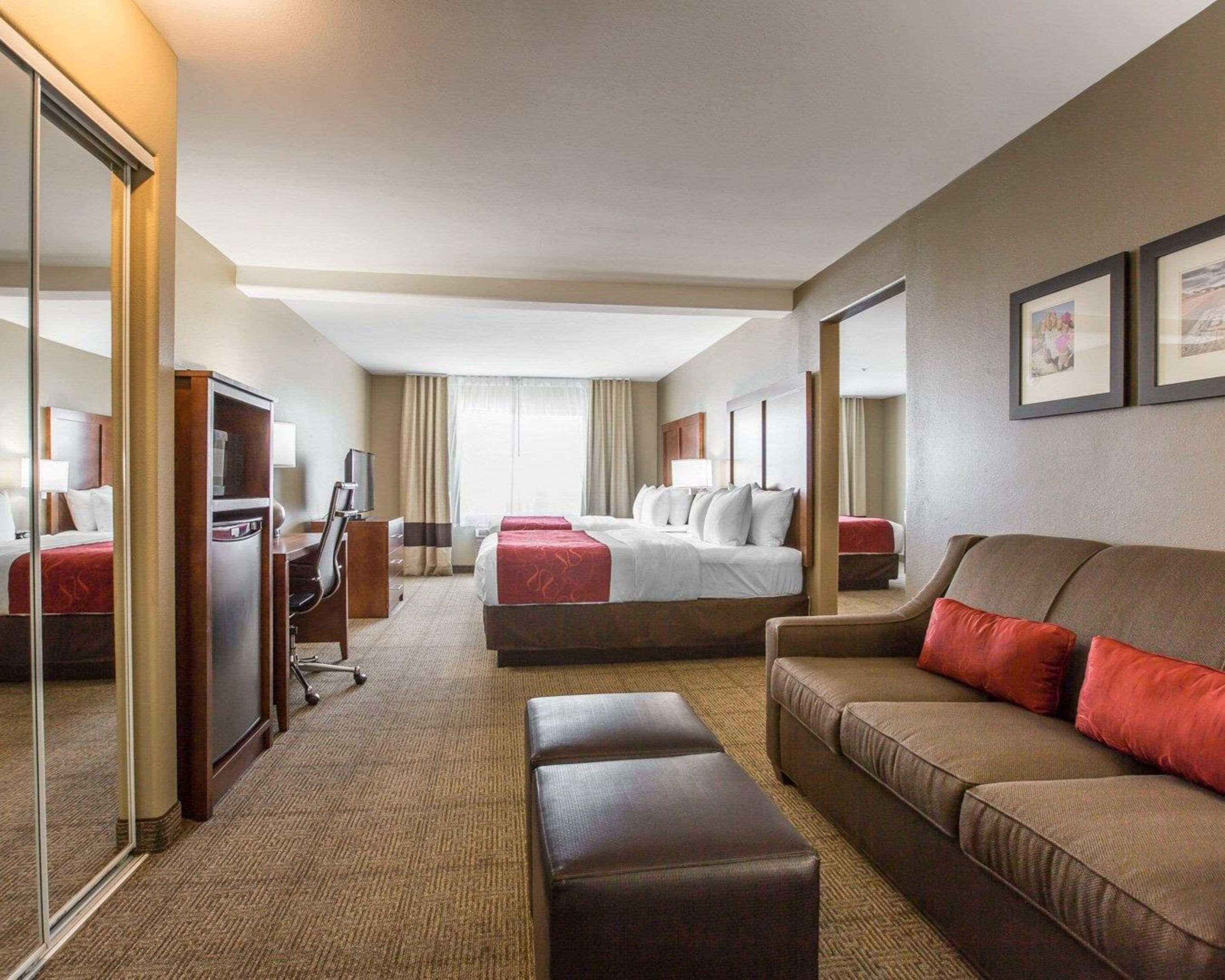 Comfort Suites Victorville-Hesperia Bagian luar foto
