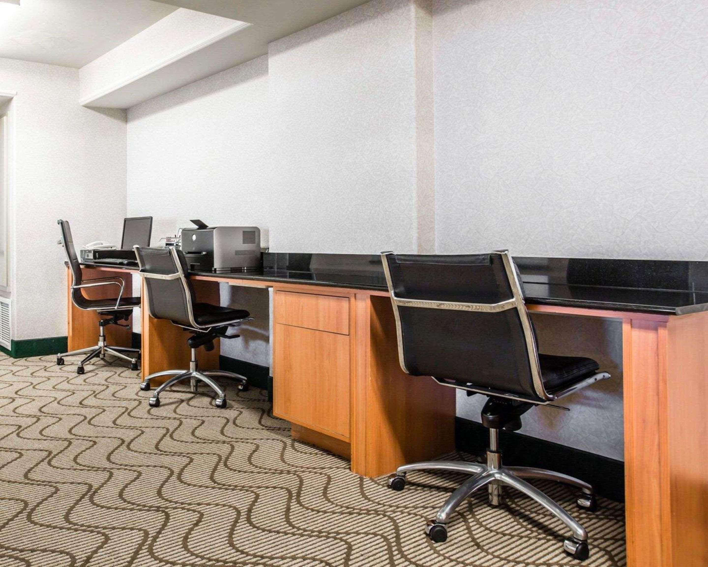 Comfort Suites Victorville-Hesperia Bagian luar foto