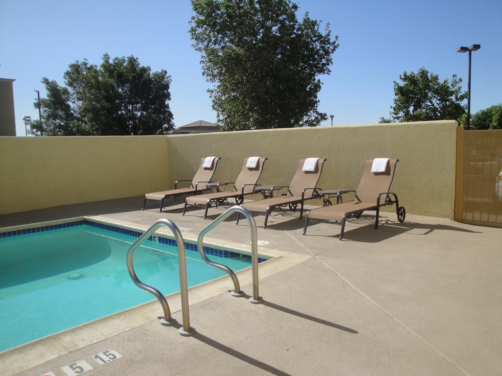 Comfort Suites Victorville-Hesperia Bagian luar foto