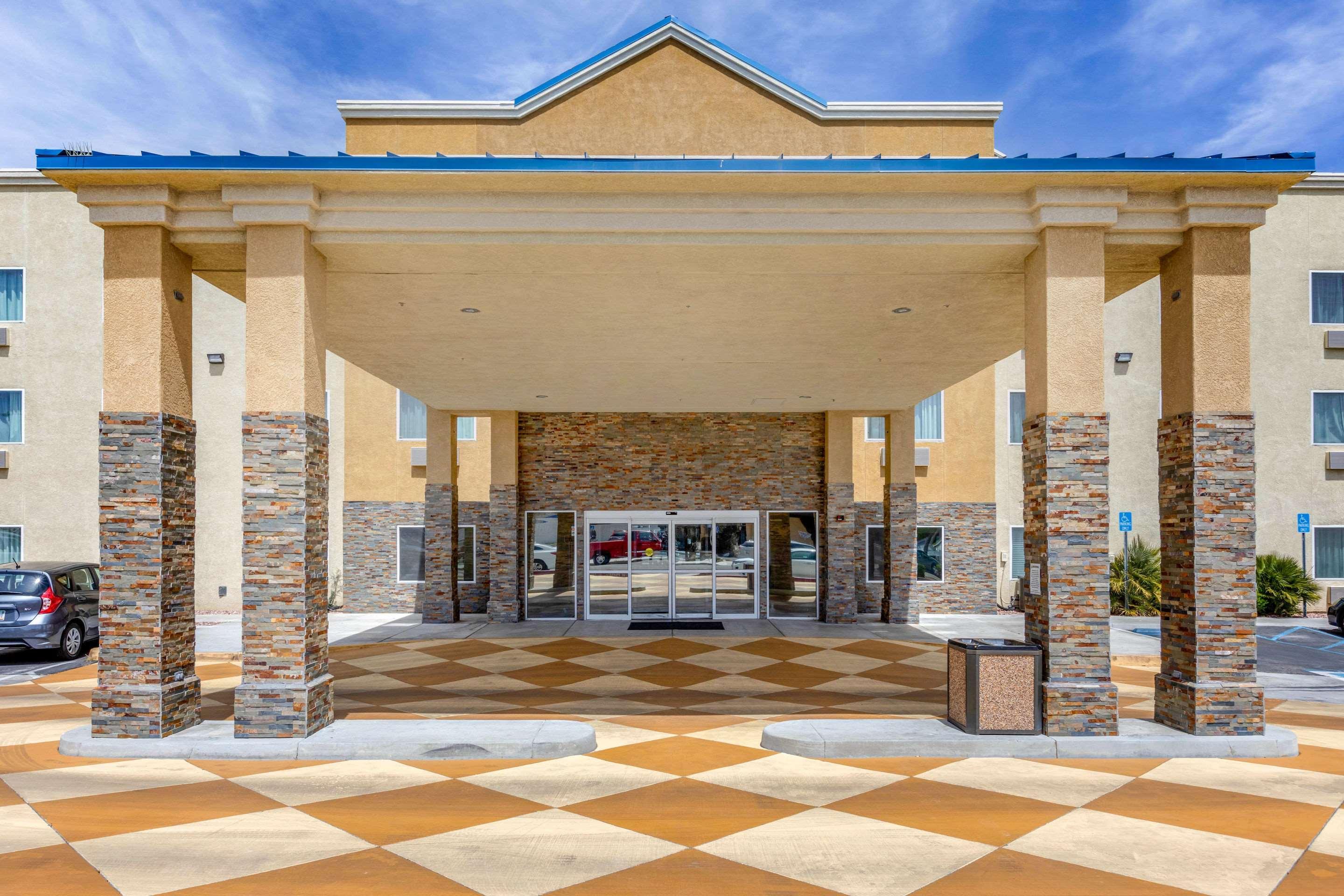 Comfort Suites Victorville-Hesperia Bagian luar foto