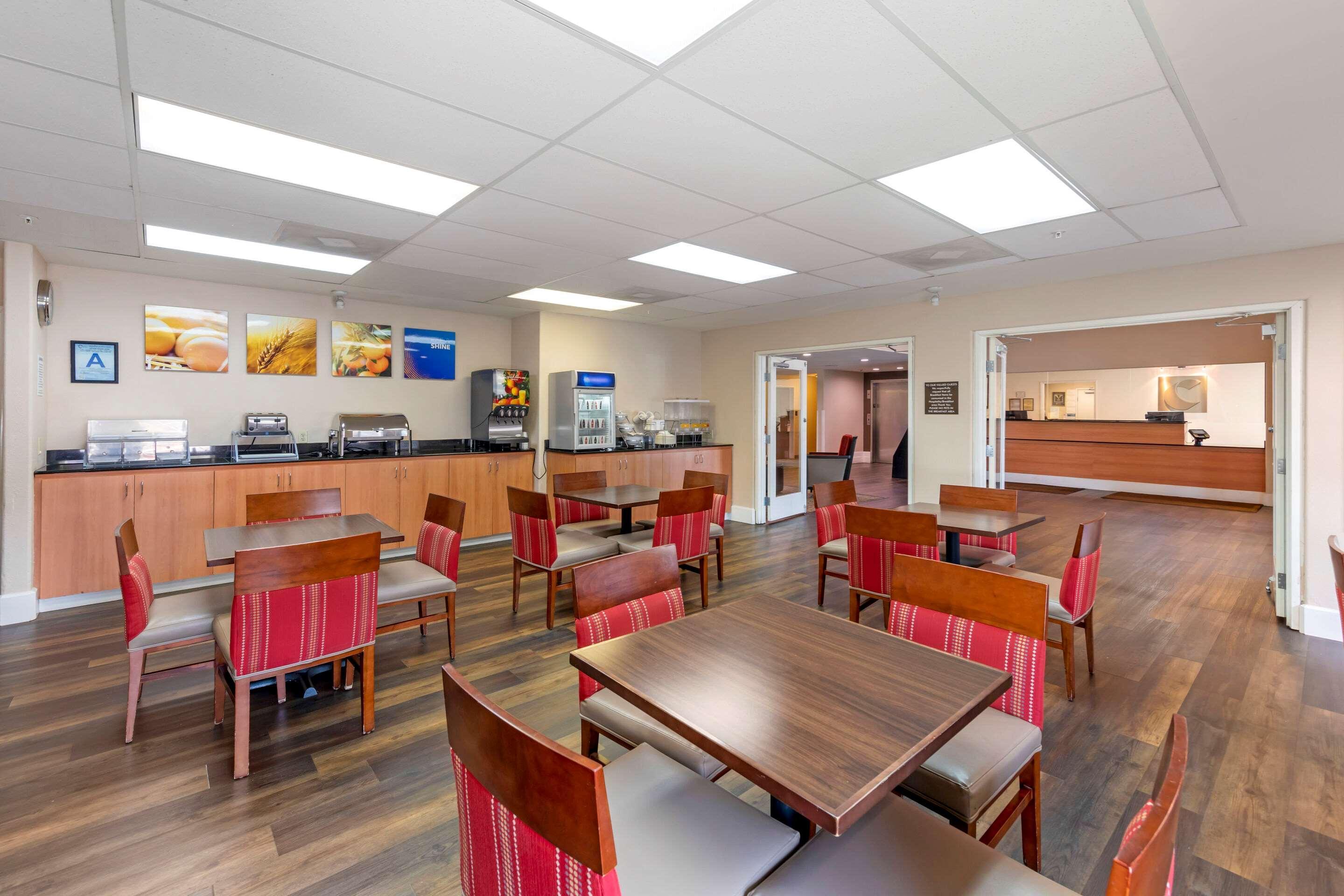 Comfort Suites Victorville-Hesperia Bagian luar foto
