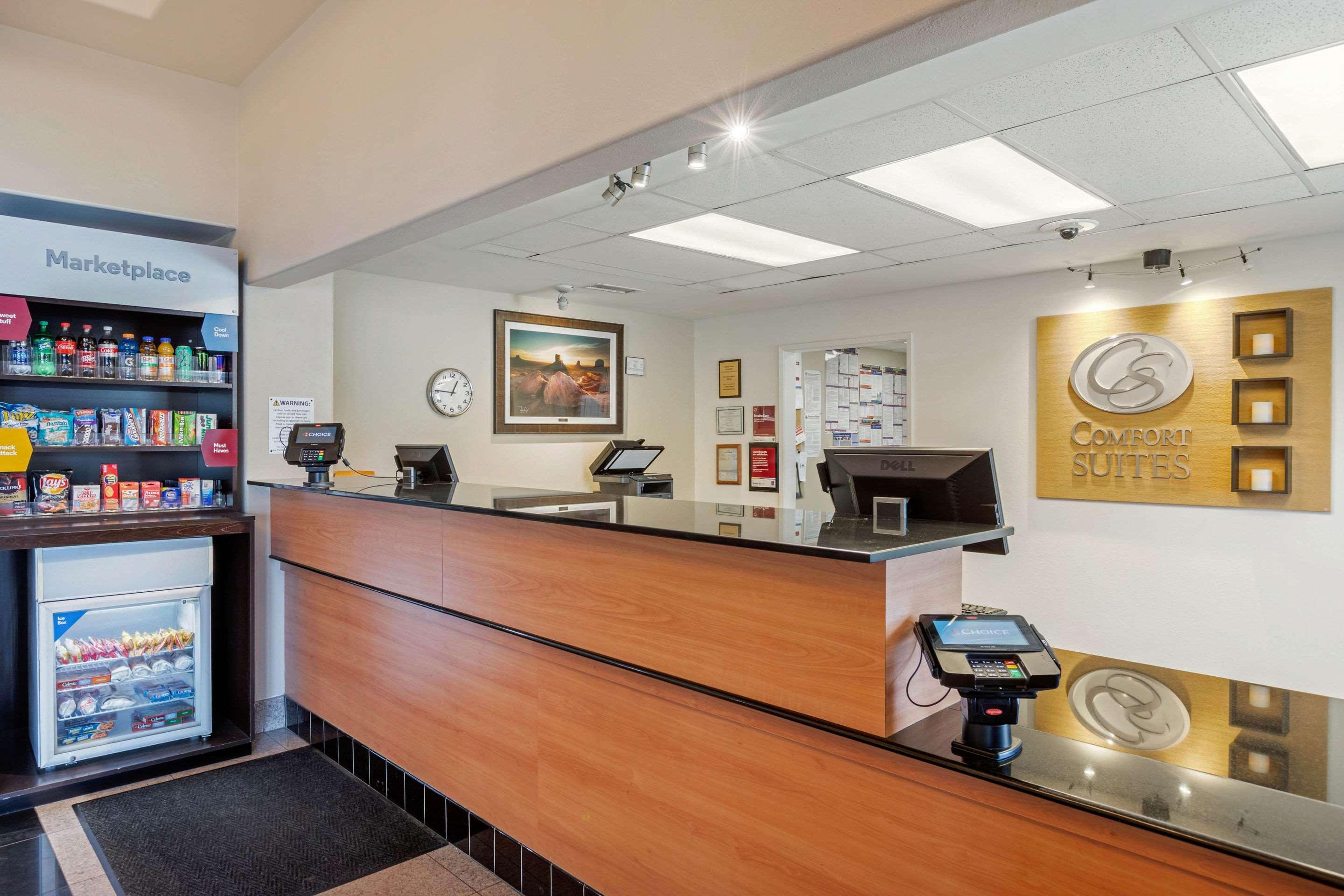 Comfort Suites Victorville-Hesperia Bagian luar foto