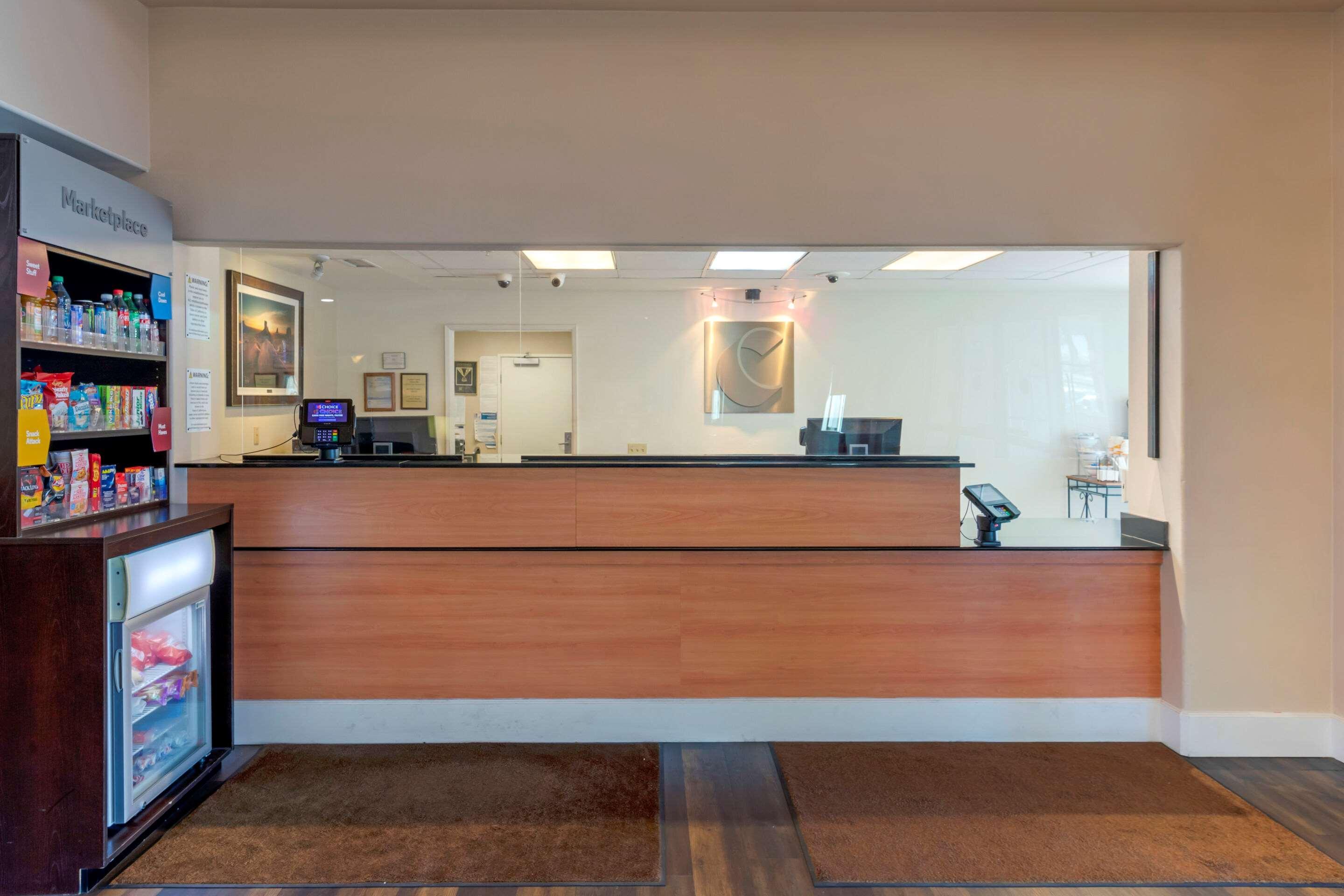 Comfort Suites Victorville-Hesperia Bagian luar foto